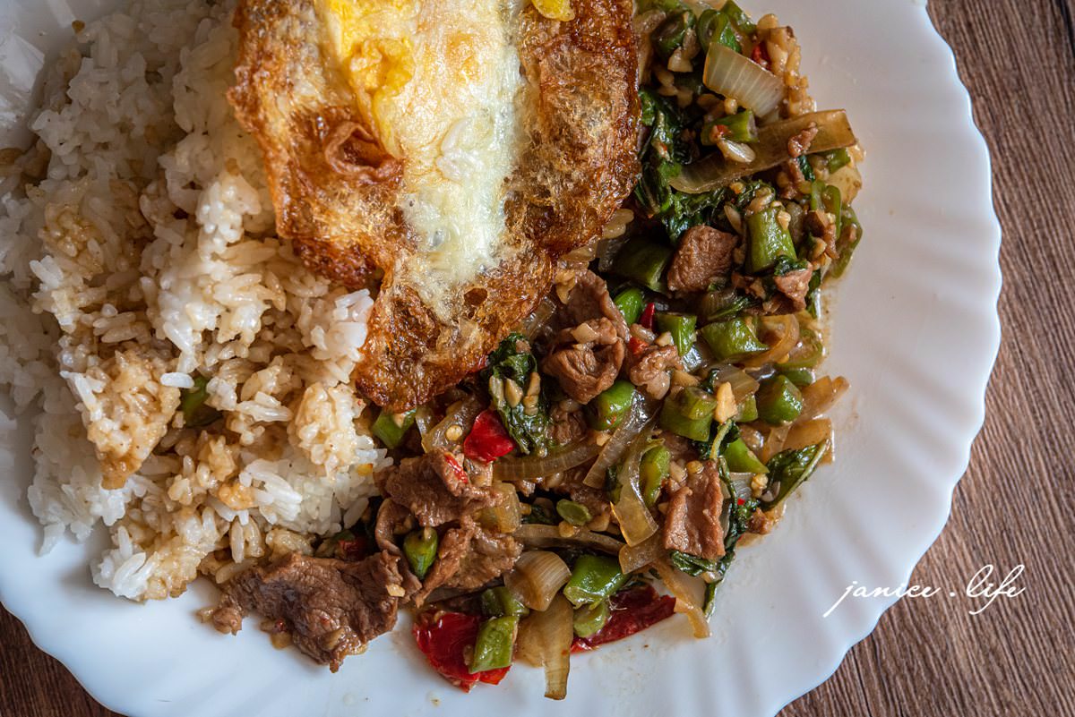 八德美食 八德泰式料理 泰式料理推薦 八德好吃餐廳 雷府SARI ASIH泰式料理 介壽路二段71號 雷府泰式料理菜單 綠咖哩牛飯 海鮮炒飯 椒麻雞 涼拌木瓜