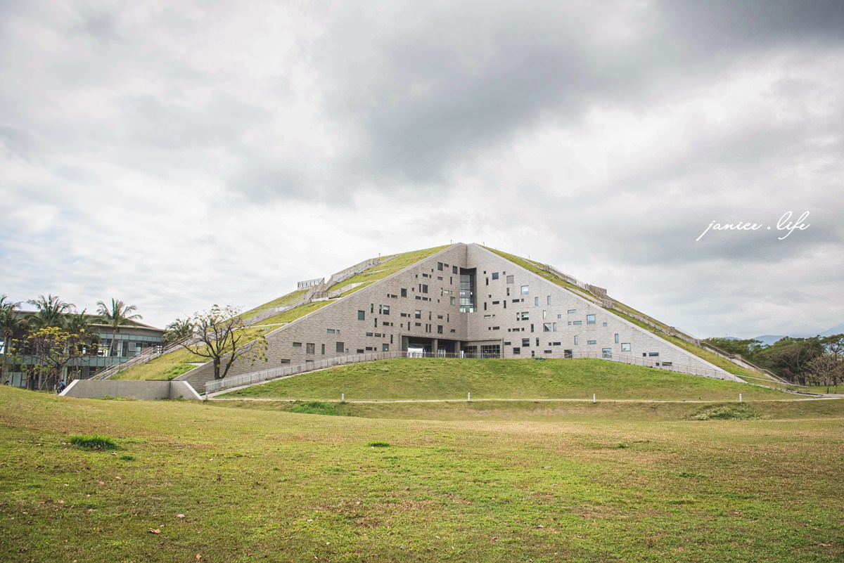 台東景點 台東親子景點 臺東大學圖書資訊館 台灣地區10大非去不可圖書館 此生必去的1001所圖書館 台灣建築佳作獎 全球8座獨特圖書館之一 全球卓越建設獎 國家卓越建設獎