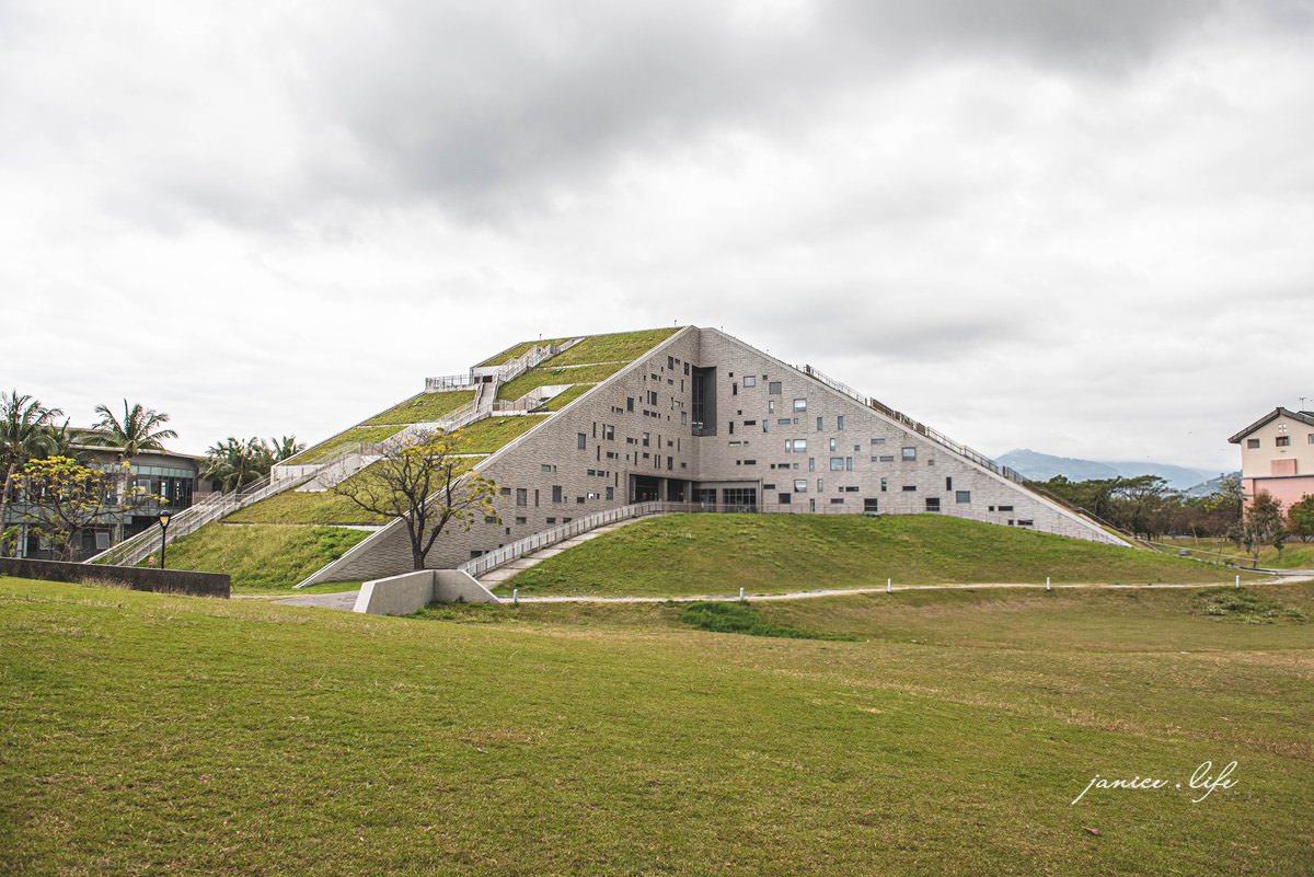 台東景點 台東親子景點 臺東大學圖書資訊館 台灣地區10大非去不可圖書館 此生必去的1001所圖書館 台灣建築佳作獎 全球8座獨特圖書館之一 全球卓越建設獎 國家卓越建設獎