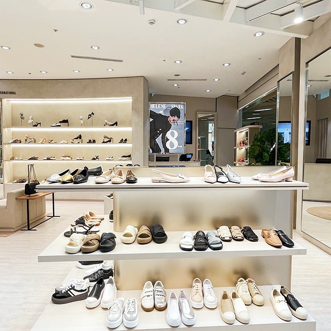 大江國際購物中心 媽馨花朵朵開 大江國際購物中心母親節優惠 潔妮食旅生活 大江國際購物中心餐廳推薦 母親節餐廳推薦 送禮推薦 桃園打卡聖地 IG打卡景點 2024母親節 桃園逛街 桃園最新景點 中壢美食推薦 桃園聚餐 拍照景點 桃園打卡景點 星橋國際影城 大江停車 大江特賣會資訊