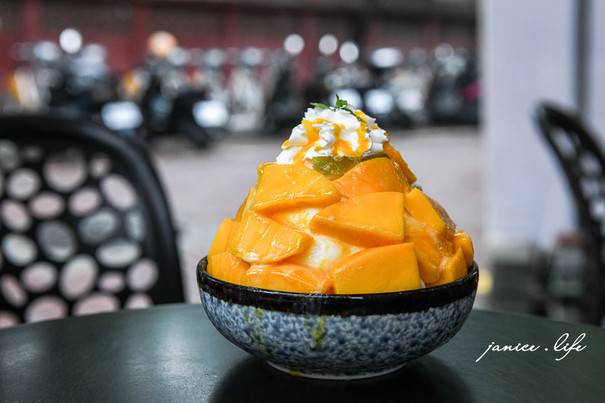 台南伴手禮 台南美食 台南甜點 赤崁樓美食 韓金婆婆日式手工豆腐酪 焦糖布丁 布丁奶酪 潔妮食旅生活 台南芒果冰推薦 水果冰 韓金婆婆菜單