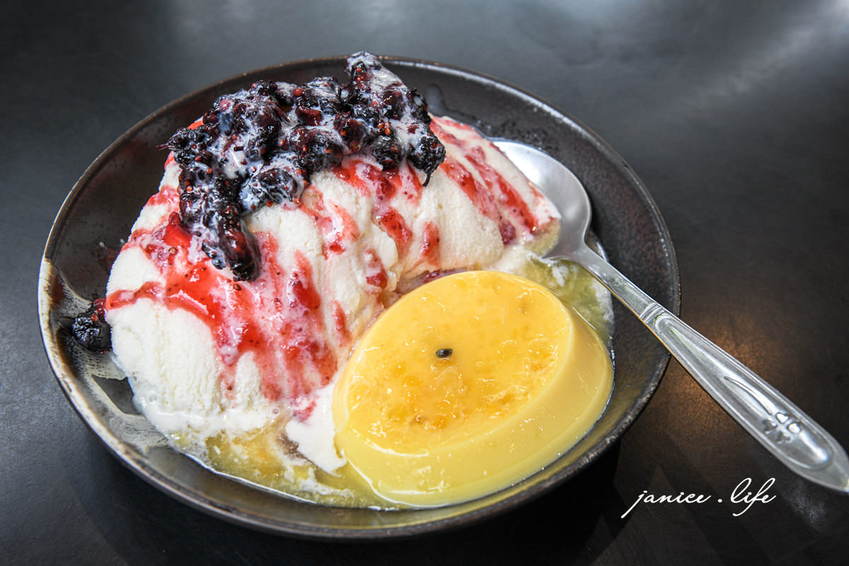 台南伴手禮 台南美食 台南甜點 赤崁樓美食 韓金婆婆日式手工豆腐酪 焦糖布丁 布丁奶酪 潔妮食旅生活 台南芒果冰推薦 水果冰 韓金婆婆菜單