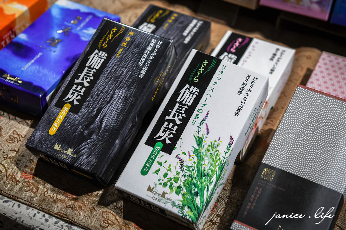 台南旅遊|百年傳承香舖|堅持傳統的手工香,也可以很日常 - 第11張圖 吳萬春香舖第四代 百年傳承香舖 手工線香 吳萬春香舖地址 拜拜香 立香 生活香 拜拜的香 潔妮食旅生活