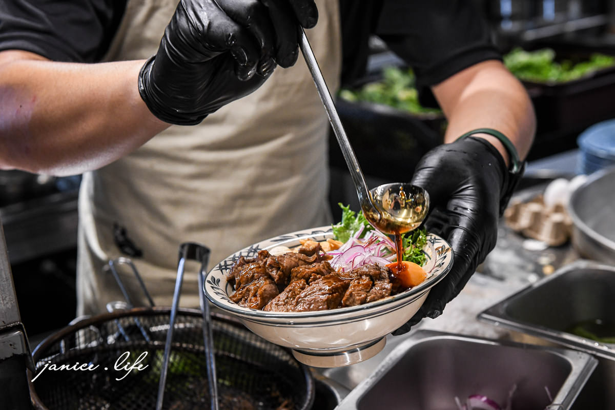 桃園美食 牛山 牛肉麵 燒肉飯 桃園牛肉麵 桃園燒肉飯 牛山菜單 潔妮食旅生活 