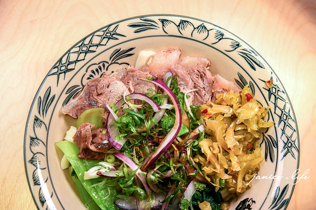桃園美食 牛山 牛肉麵 燒肉飯 桃園牛肉麵 桃園燒肉飯 牛山菜單 潔妮食旅生活 