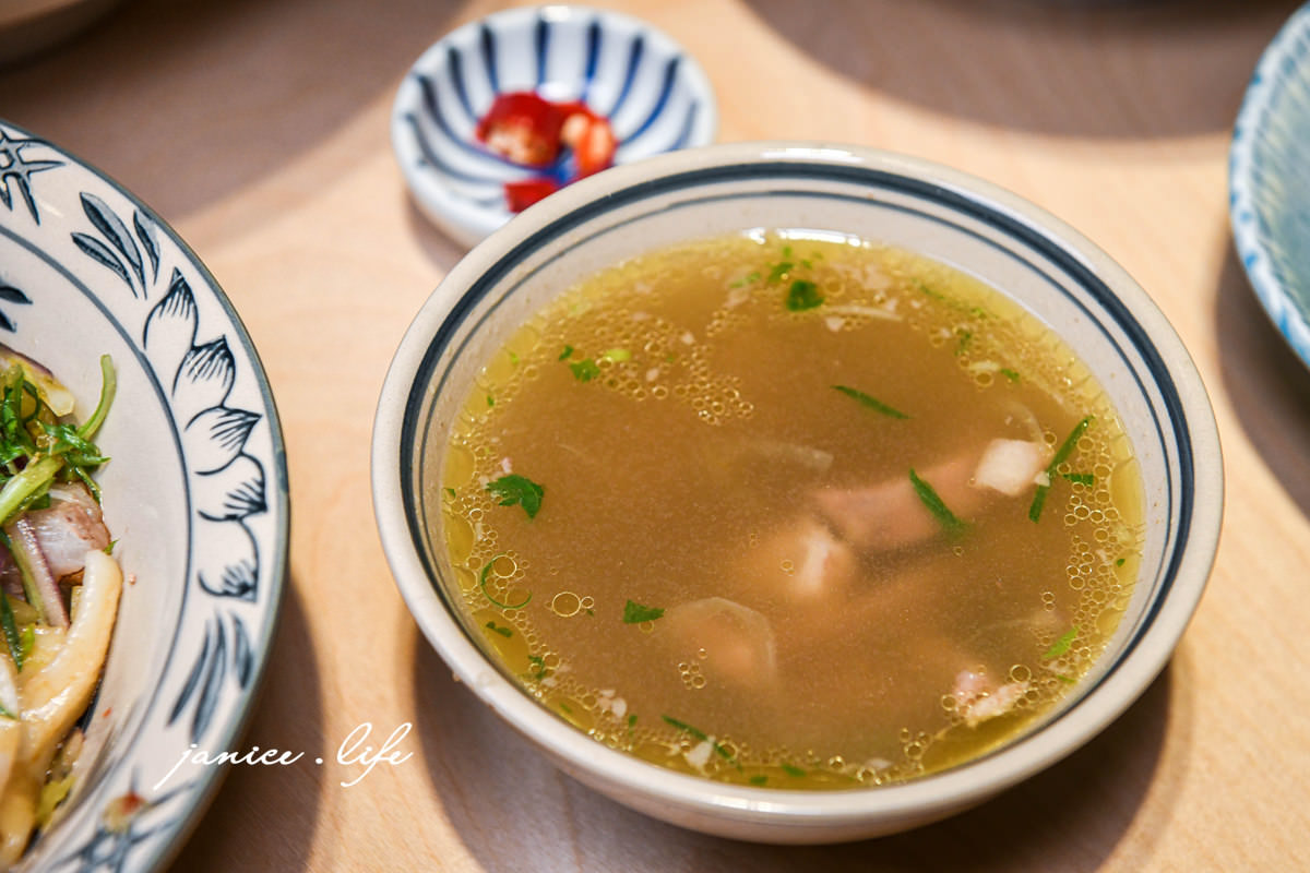 桃園美食 牛山 牛肉麵 燒肉飯 桃園牛肉麵 桃園燒肉飯 牛山菜單 潔妮食旅生活 