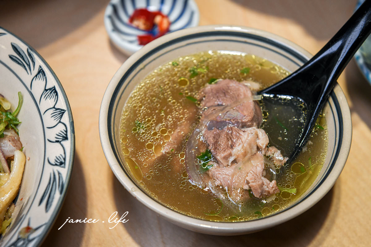 桃園美食 牛山 牛肉麵 燒肉飯 桃園牛肉麵 桃園燒肉飯 牛山菜單 潔妮食旅生活 