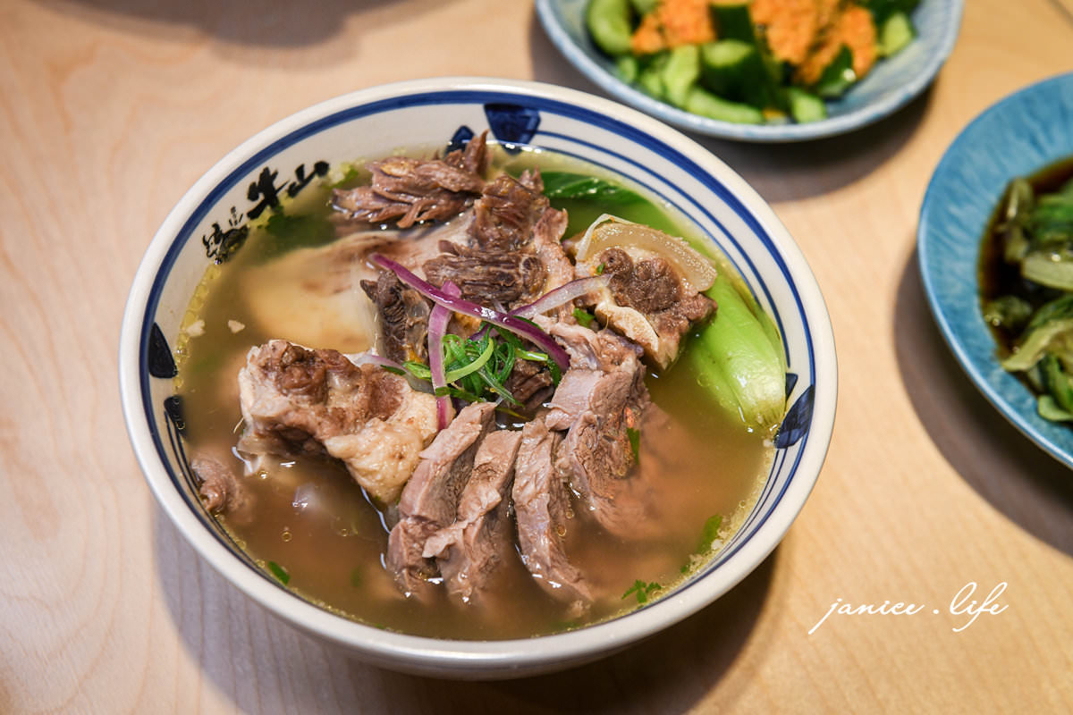 桃園美食 牛山 牛肉麵 燒肉飯 桃園牛肉麵 桃園燒肉飯 牛山菜單 潔妮食旅生活 