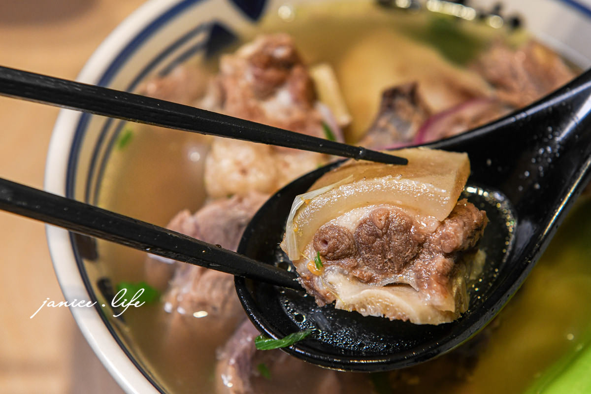 桃園美食 牛山 牛肉麵 燒肉飯 桃園牛肉麵 桃園燒肉飯 牛山菜單 潔妮食旅生活 