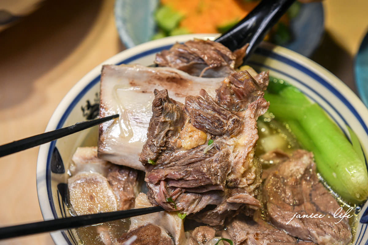 桃園美食 牛山 牛肉麵 燒肉飯 桃園牛肉麵 桃園燒肉飯 牛山菜單 潔妮食旅生活 