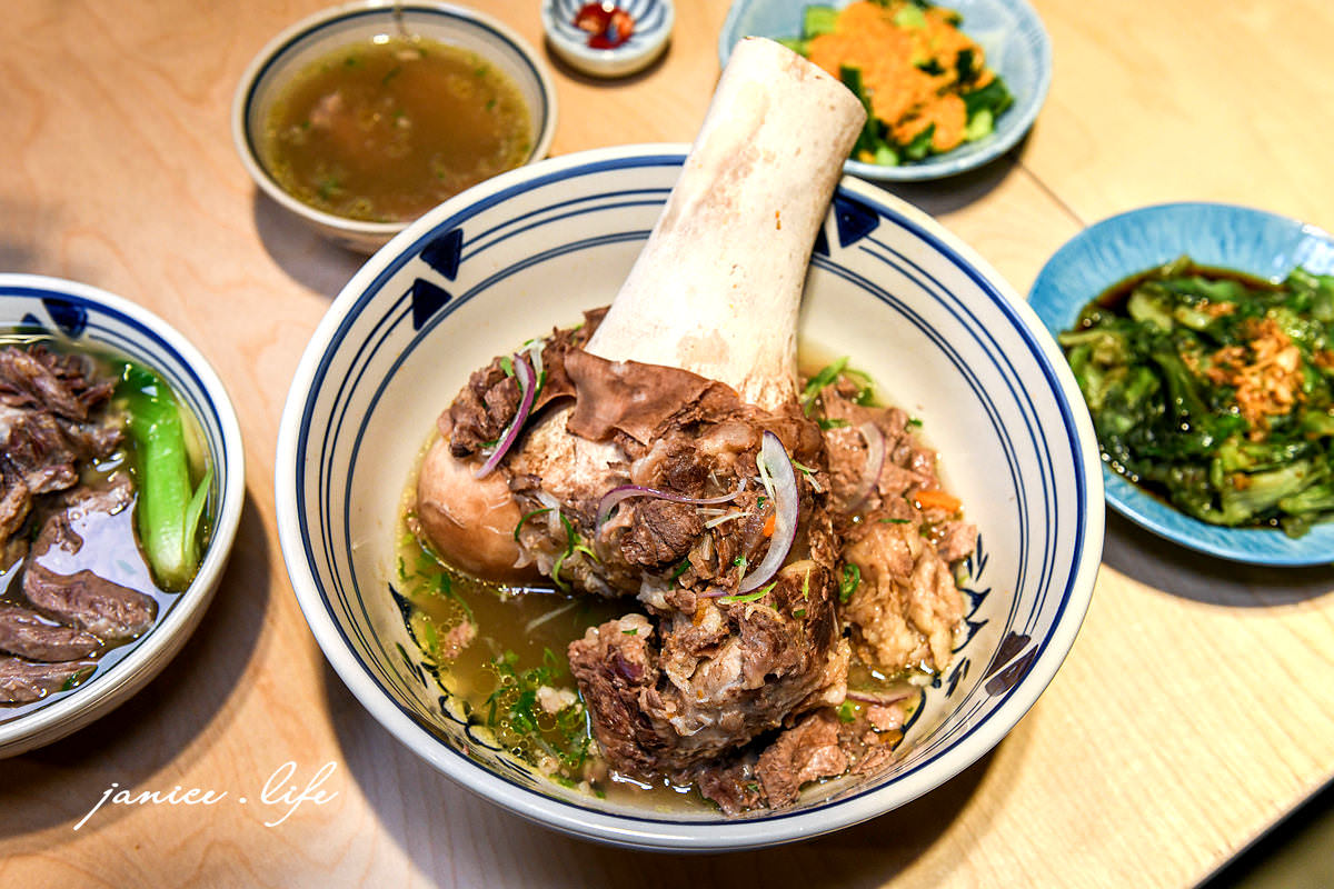 桃園美食 牛山 牛肉麵 燒肉飯 桃園牛肉麵 桃園燒肉飯 牛山菜單 潔妮食旅生活 