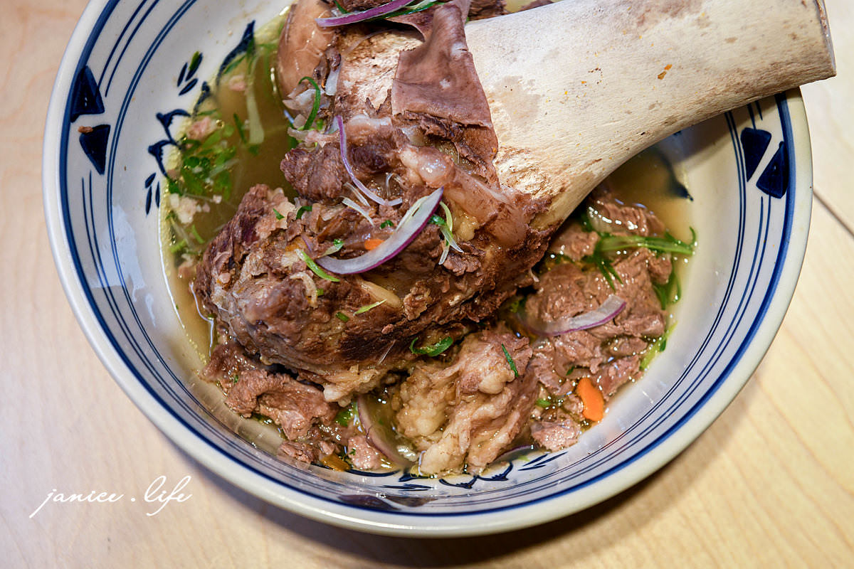 桃園美食 牛山 牛肉麵 燒肉飯 桃園牛肉麵 桃園燒肉飯 牛山菜單 潔妮食旅生活 