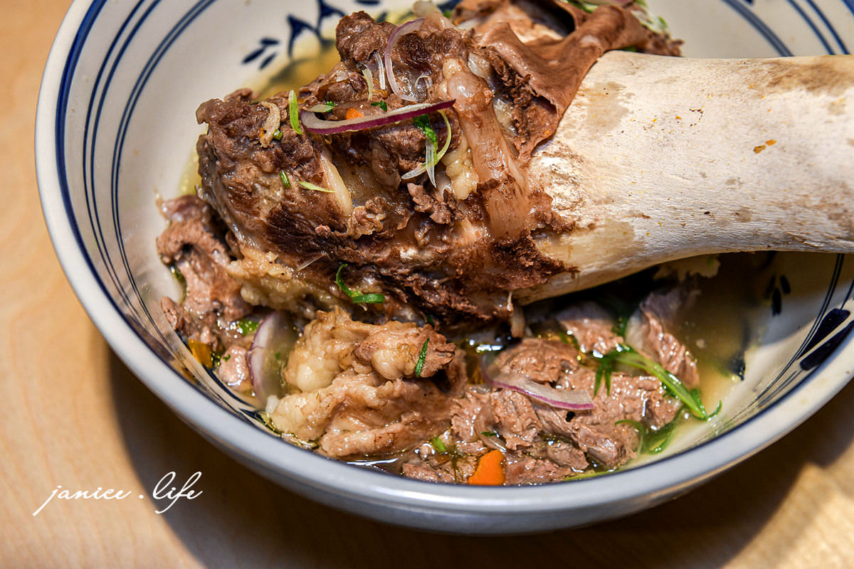 桃園美食 牛山 牛肉麵 燒肉飯 桃園牛肉麵 桃園燒肉飯 牛山菜單 潔妮食旅生活 