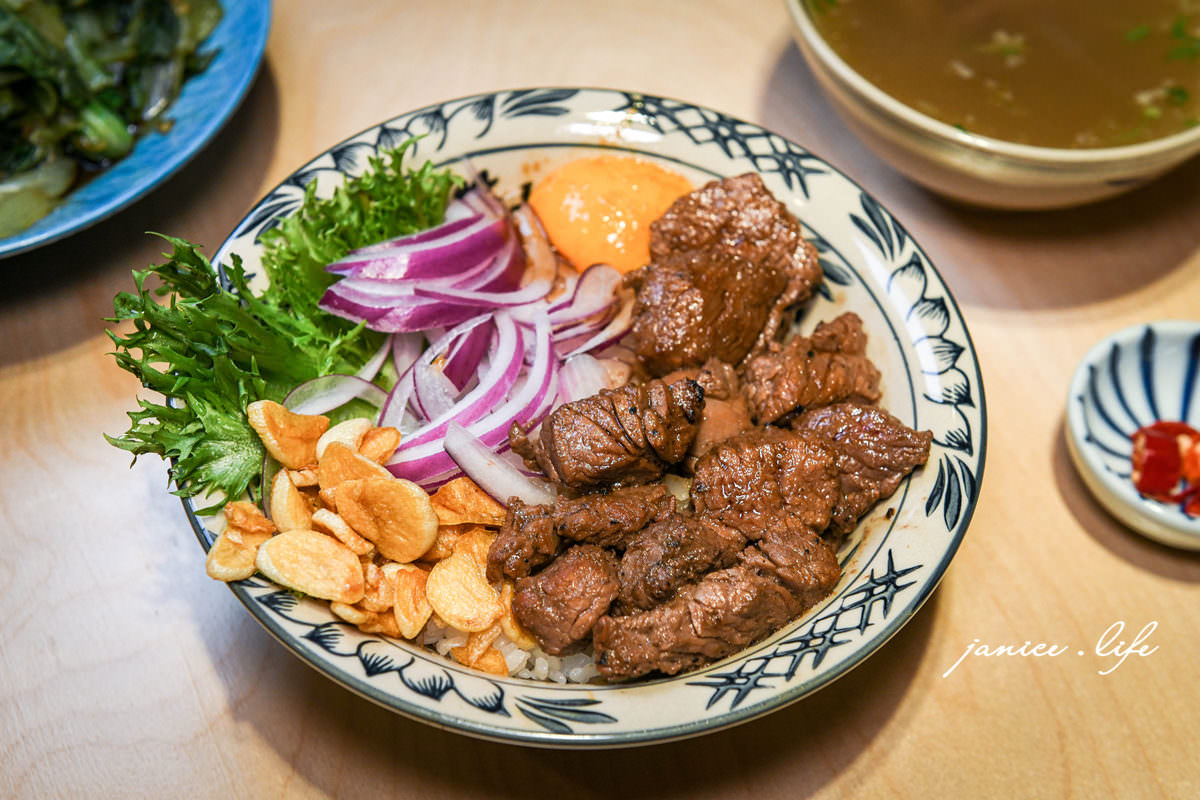 桃園美食 牛山 牛肉麵 燒肉飯 桃園牛肉麵 桃園燒肉飯 牛山菜單 潔妮食旅生活 