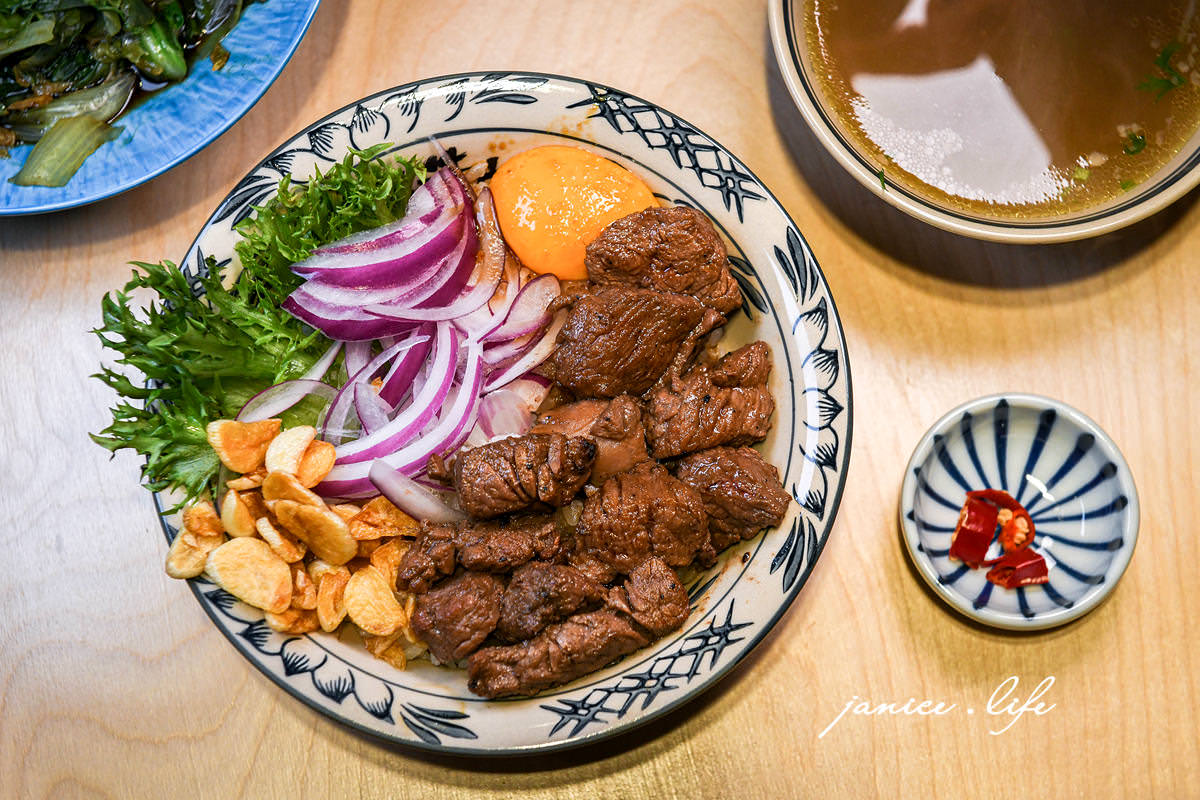 桃園美食 牛山 牛肉麵 燒肉飯 桃園牛肉麵 桃園燒肉飯 牛山菜單 潔妮食旅生活 