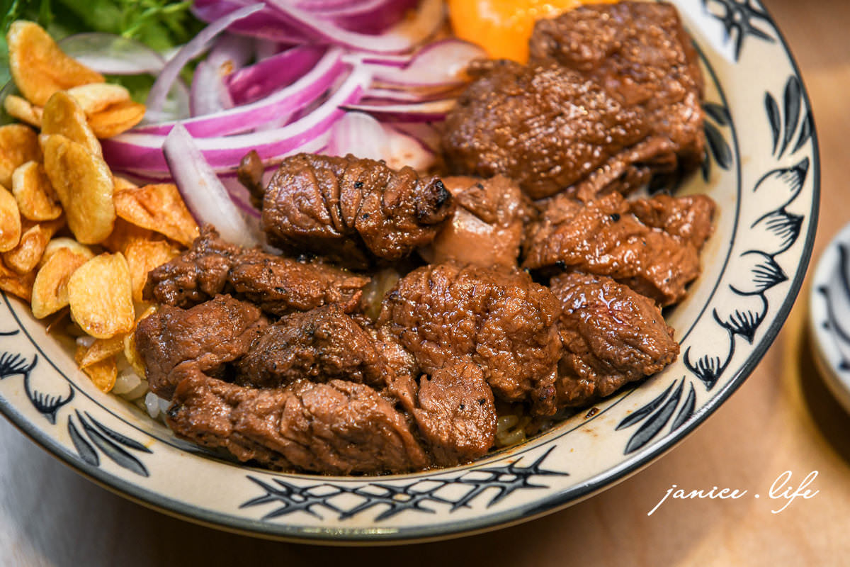 桃園美食 牛山 牛肉麵 燒肉飯 桃園牛肉麵 桃園燒肉飯 牛山菜單 潔妮食旅生活 