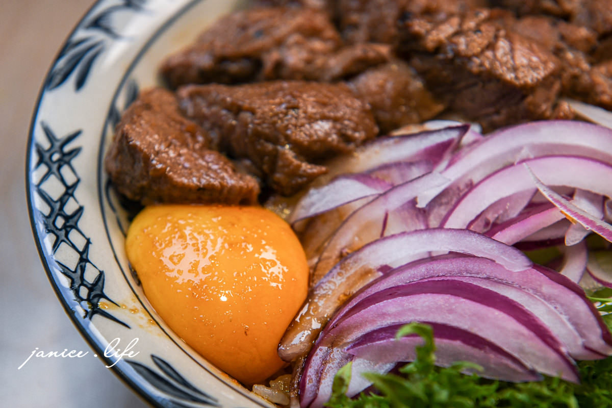桃園美食 牛山 牛肉麵 燒肉飯 桃園牛肉麵 桃園燒肉飯 牛山菜單 潔妮食旅生活 