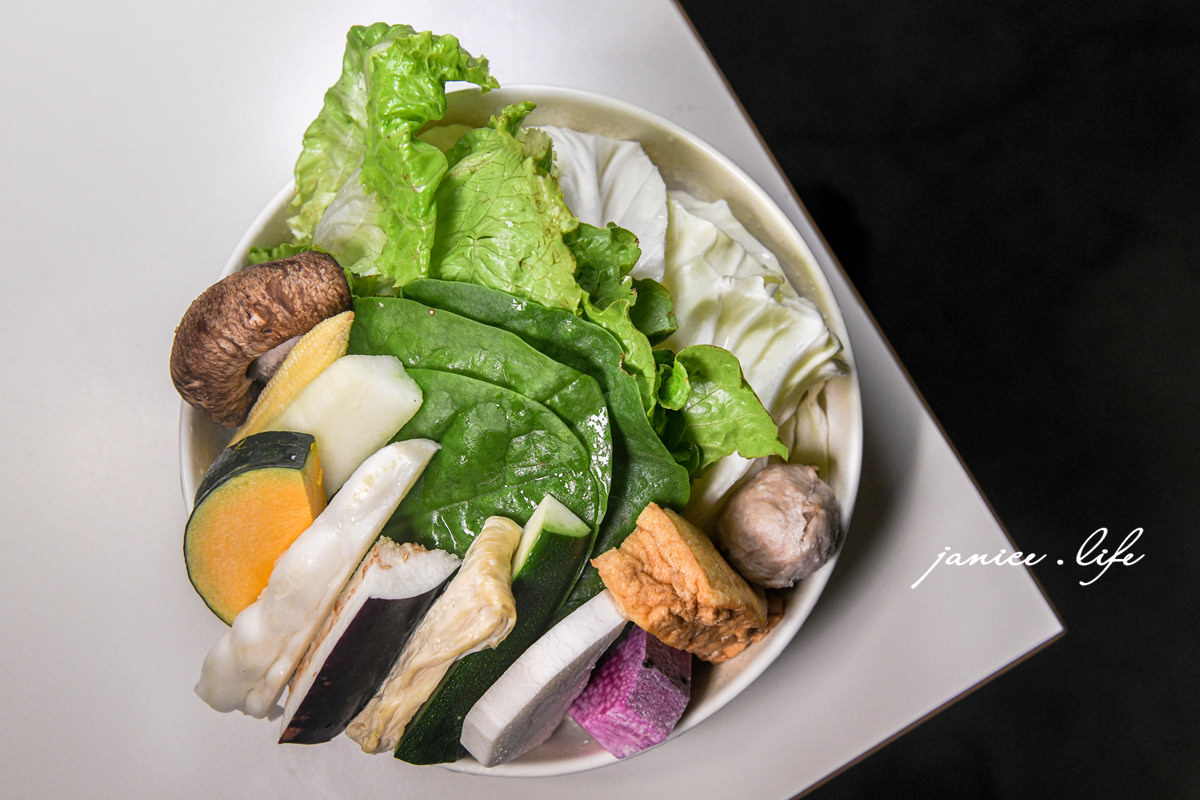 宜蘭美食 宜蘭旅遊 來初鍋物 宜蘭火鍋 素食火鍋 宜蘭素食 來初鍋物停車 來初鍋物菜單 潔妮食旅生活