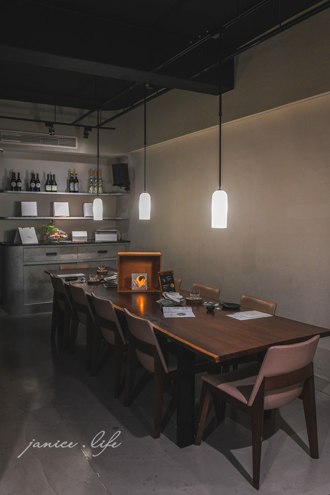 山三石 la roche qui chante 山三石菜單 山三石位置 台北餐廳推薦 台北法式餐廳 台北約會餐廳 台北甜點店 台北大安區甜點 潔妮食旅生活 台北市⼤安區信義路四段30巷30號 法式料理 法式餐廳