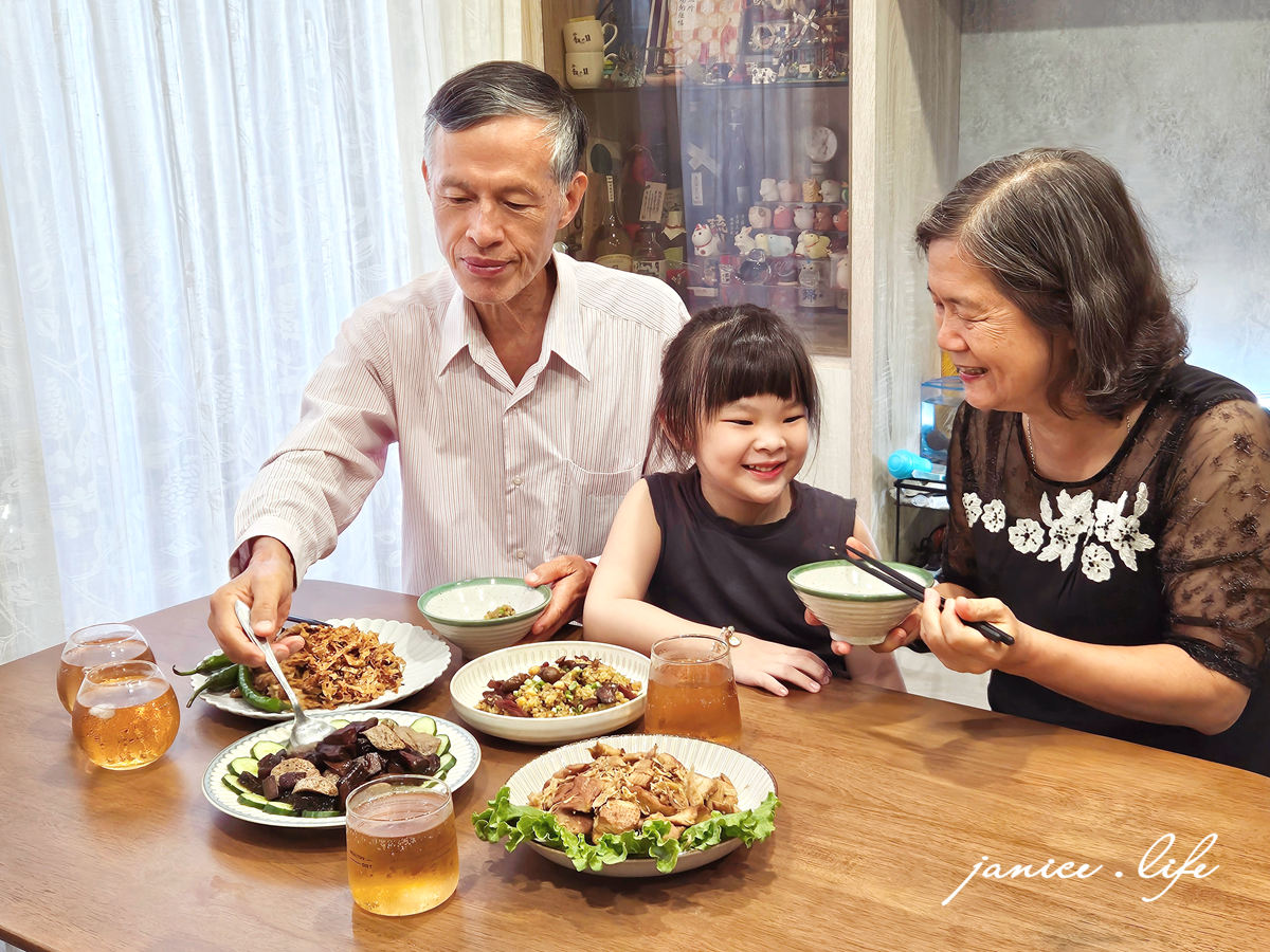 宅配美食 蔬味平生 冷凍素食滷味 素食料理包 宅配美食 宅配素食油飯 潔妮食旅生活 宵夜 素食 素食小菜 宅配油飯 vegan 雪蓮栗子油飯 青花椒風滷味 煙燻豆包絲 薑母滷鴨