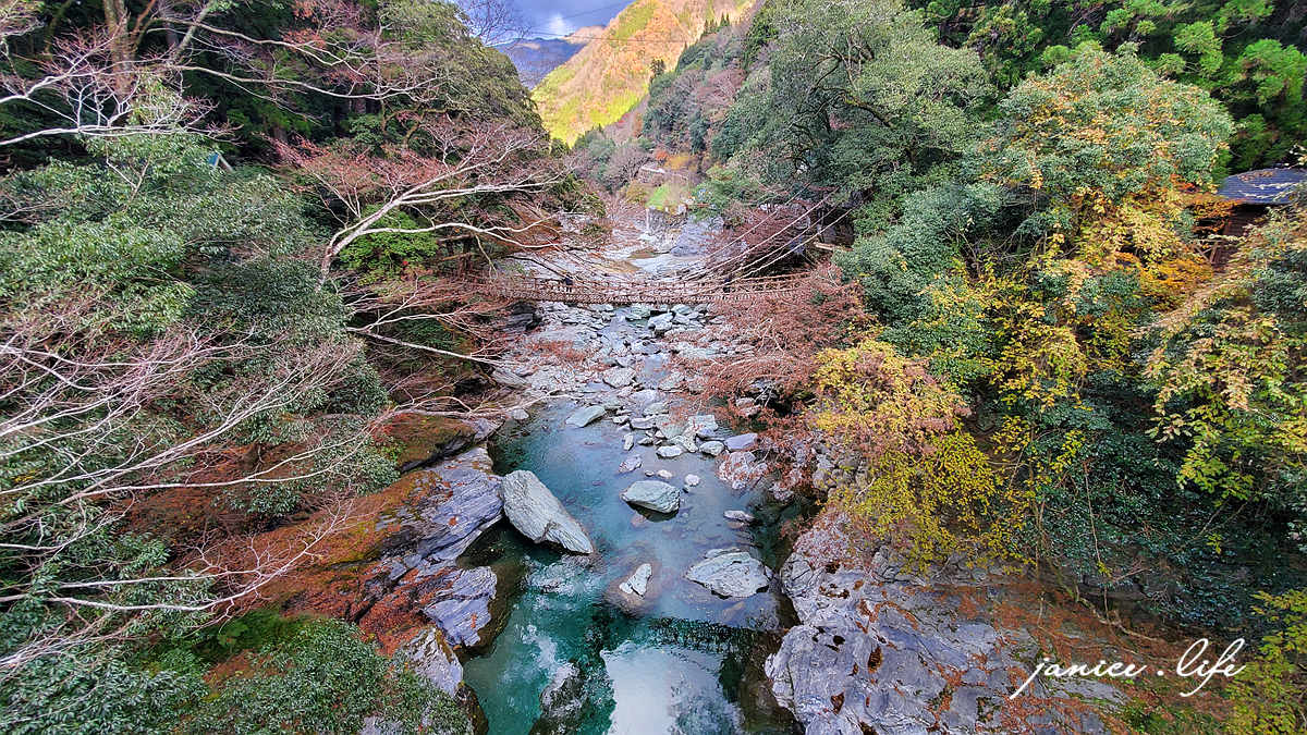 四國德島景點|祖谷藤蔓橋|讓人忍不住心跳加速.日本三大奇橋之一 - 第12張圖 四國德島景點 四國自由行 日本自由行 四國自駕 祖谷藤蔓橋 祖谷藤橋 日本三大奇橋 德島景點 潔妮食旅生活 藤蔓橋夢舞台かずら橋夢舞台