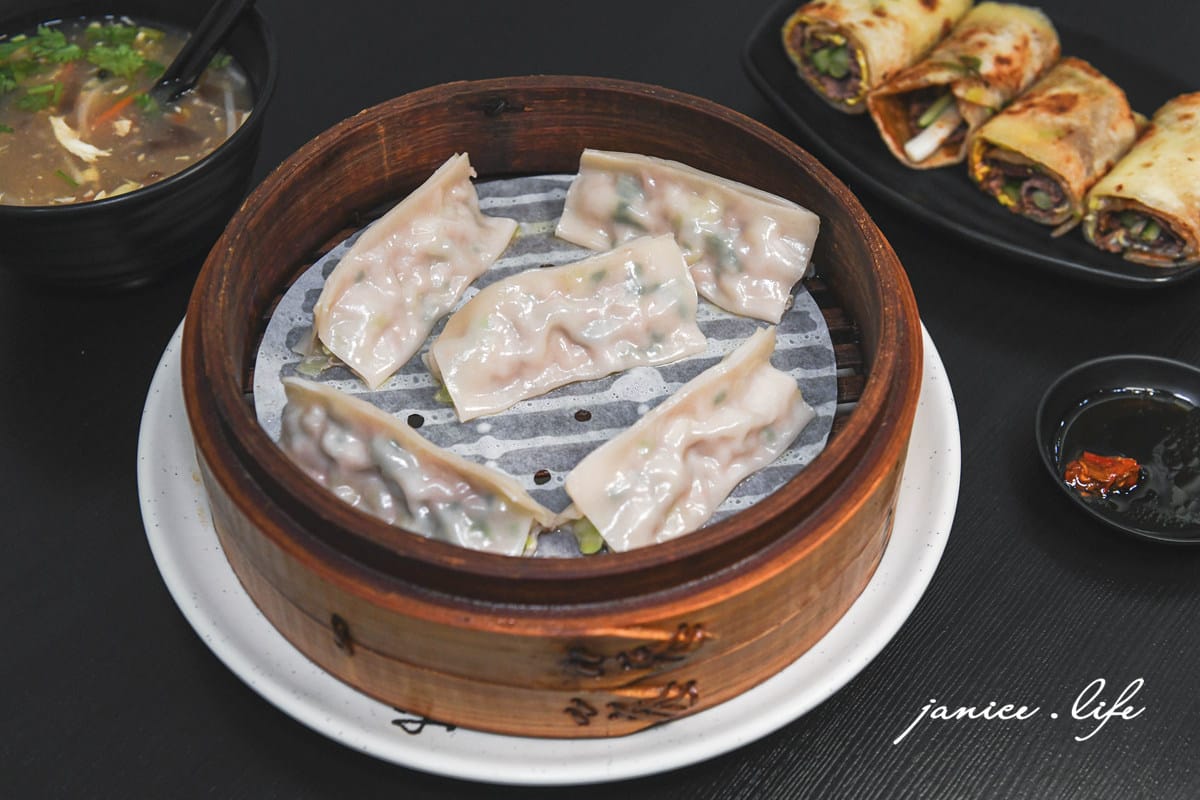 蘆竹美食 南崁美食 食功夫蒸餃鍋貼 韭黃煎餃 酸辣湯 食功夫蒸餃鍋貼菜單 潔妮食旅生活 