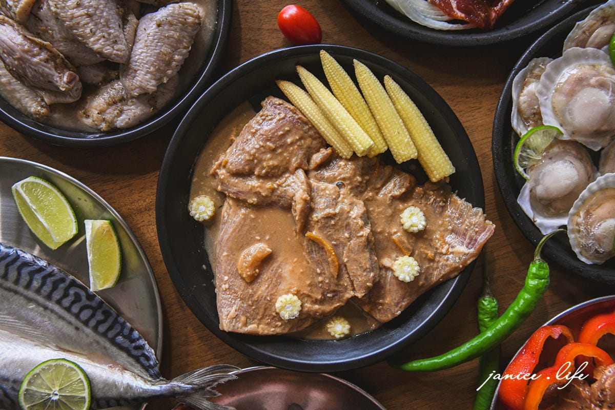 台畜 中秋烤肉組 宅配烤肉組 2024中秋烤肉組 寒舍探索廚房 潔妮食旅生活 中秋烤肉推薦 在家烤肉 韓式烤盤 烤肉組合推薦 露營烤肉 烤肉組合宅配 BBQ 芝麻柚香霜降豬