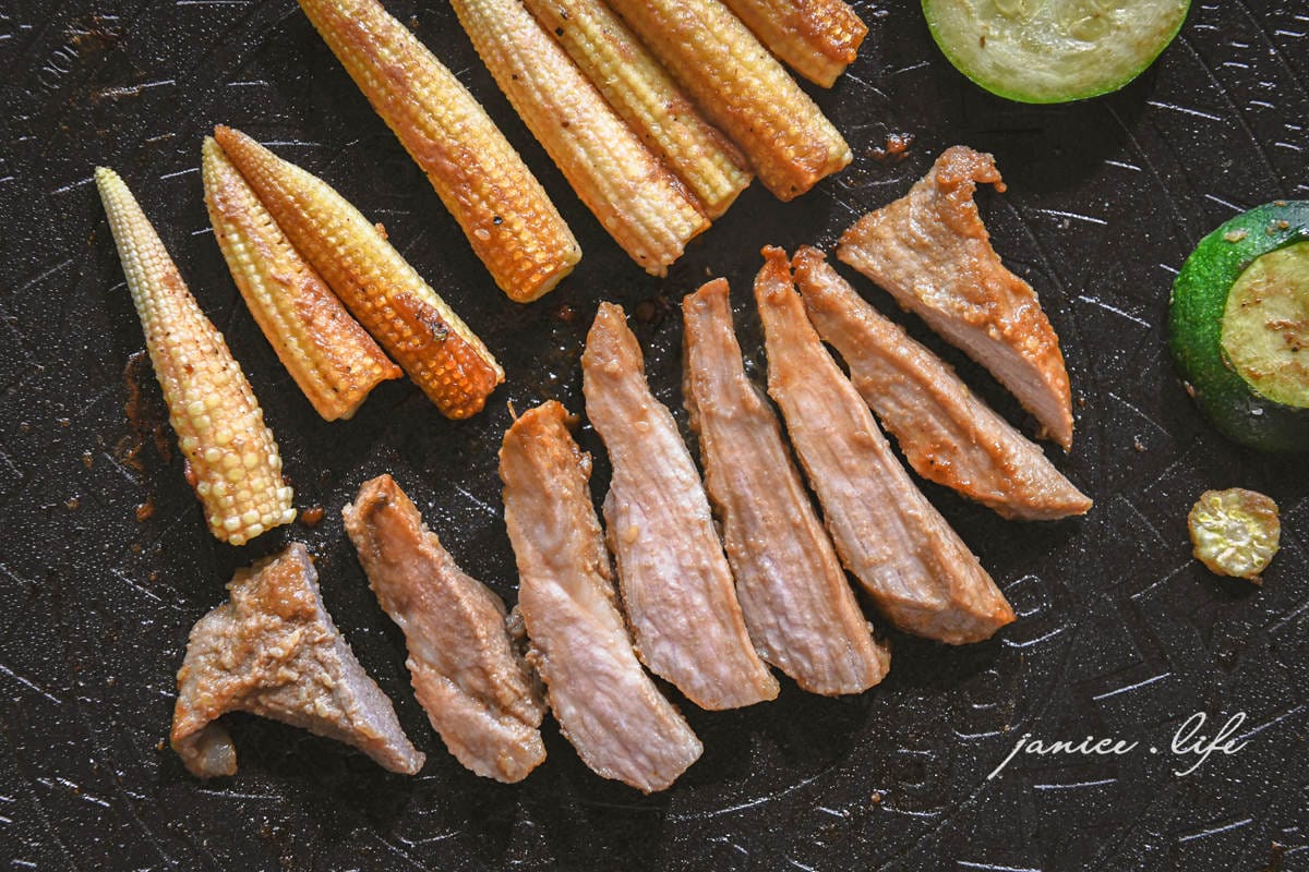 台畜 中秋烤肉組 宅配烤肉組 2024中秋烤肉組 寒舍探索廚房 潔妮食旅生活 中秋烤肉推薦 在家烤肉 韓式烤盤 烤肉組合推薦 露營烤肉 烤肉組合宅配 BBQ 芝麻柚香霜降豬