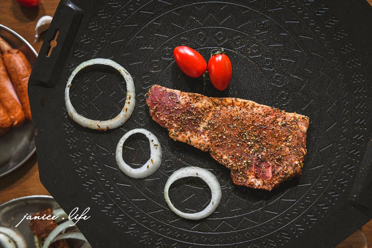 台畜 中秋烤肉組 宅配烤肉組 2024中秋烤肉組 寒舍探索廚房 潔妮食旅生活 中秋烤肉推薦 在家烤肉 韓式烤盤 烤肉組合推薦 露營烤肉 烤肉組合宅配 BBQ 醃漬丁骨豬排