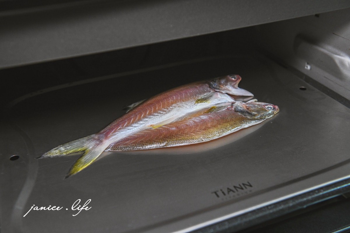 砧板推薦 廚房好物 TiANN專利萬用鈦砧板 烤盤 餐盤 切菜板 砧板 潔妮食旅生活