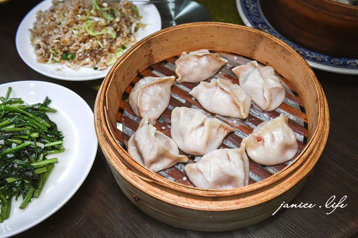 老饕屋 中壢美食 上海麵食點心 酸菜白肉鍋 蒸餃 燒賣 鍋貼 中壢餐廳推薦 中壢好吃 老饕屋菜單 中壢老饕屋 潔妮食旅生活