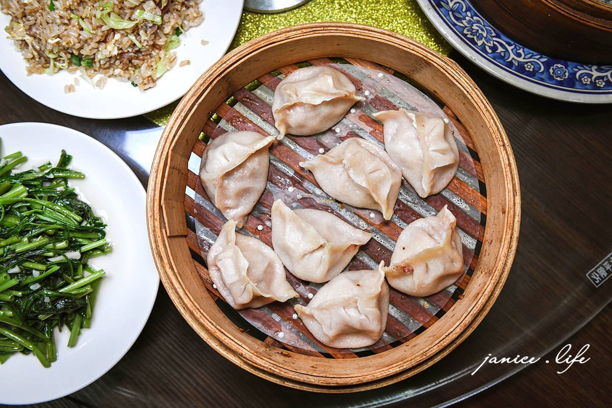 老饕屋 中壢美食 上海麵食點心 酸菜白肉鍋 蒸餃 燒賣 鍋貼 中壢餐廳推薦 中壢好吃 老饕屋菜單 中壢老饕屋 潔妮食旅生活