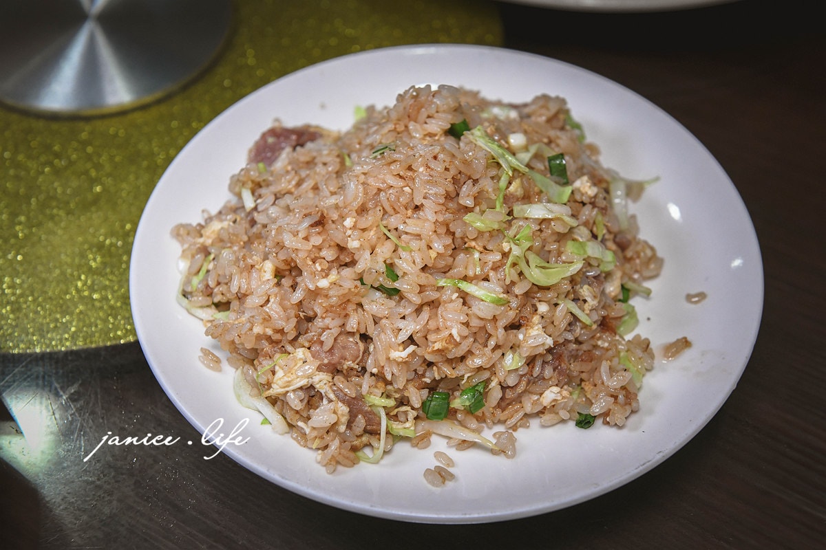 老饕屋 中壢美食 上海麵食點心 酸菜白肉鍋 蒸餃 燒賣 鍋貼 中壢餐廳推薦 中壢好吃 老饕屋菜單 中壢老饕屋 潔妮食旅生活