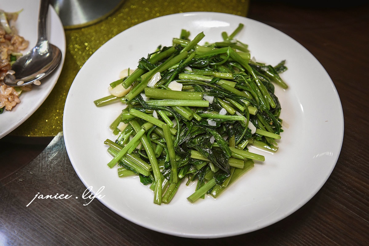 老饕屋 中壢美食 上海麵食點心 酸菜白肉鍋 蒸餃 燒賣 鍋貼 中壢餐廳推薦 中壢好吃 老饕屋菜單 中壢老饕屋 潔妮食旅生活