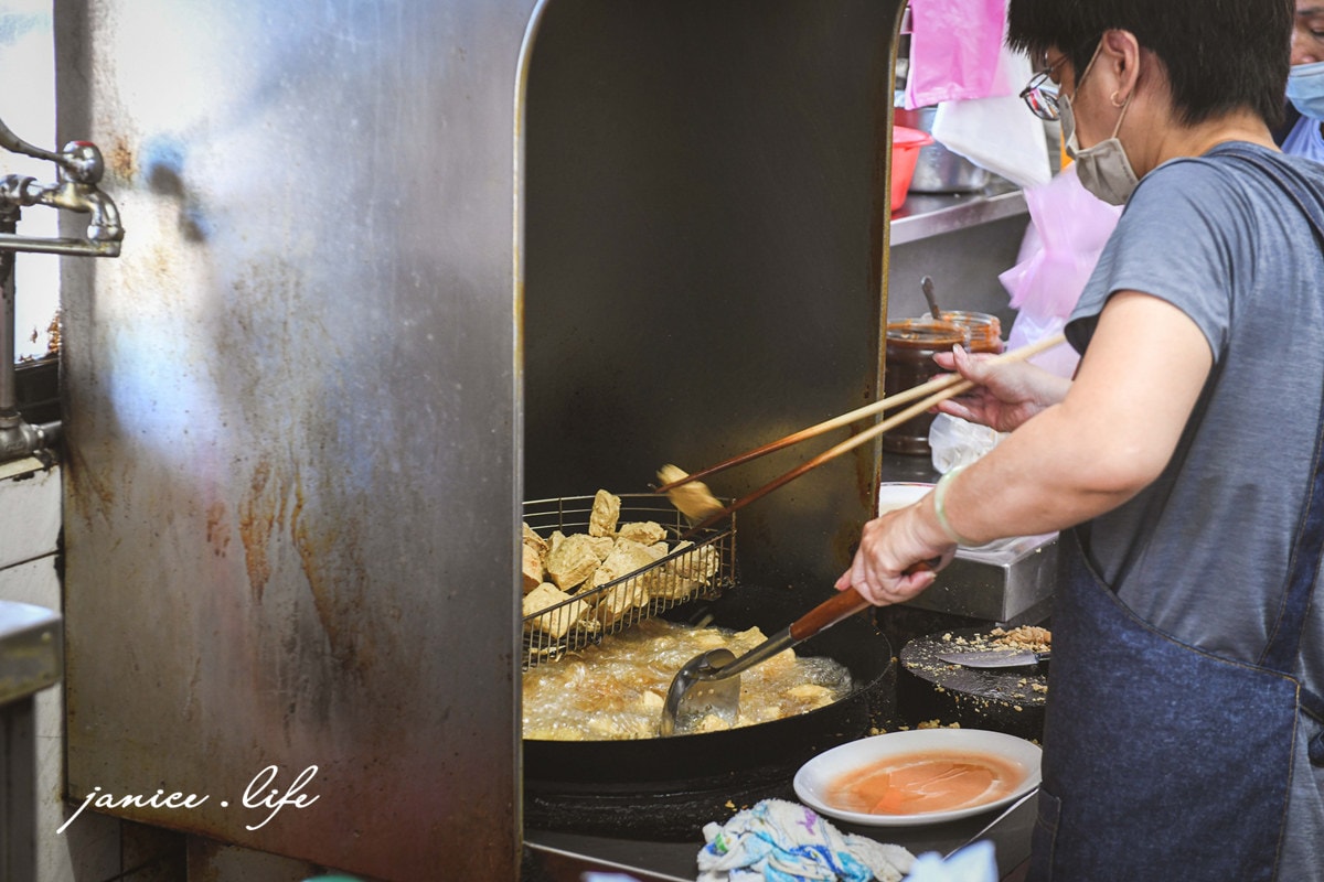 台東美食 關山臭豆腐 台東臭豆腐 關山景點 關山臭豆腐停車 關山美食 台東美食 潔妮食旅生活