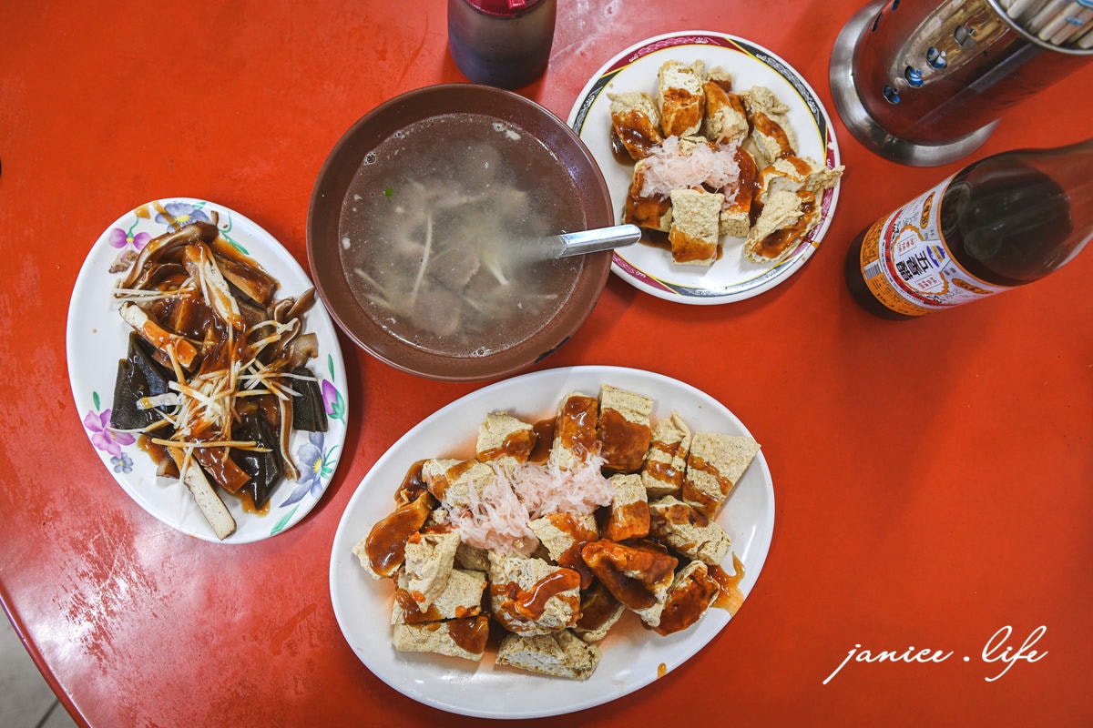 台東美食 關山臭豆腐 台東臭豆腐 關山景點 關山臭豆腐停車 關山美食 台東美食 潔妮食旅生活