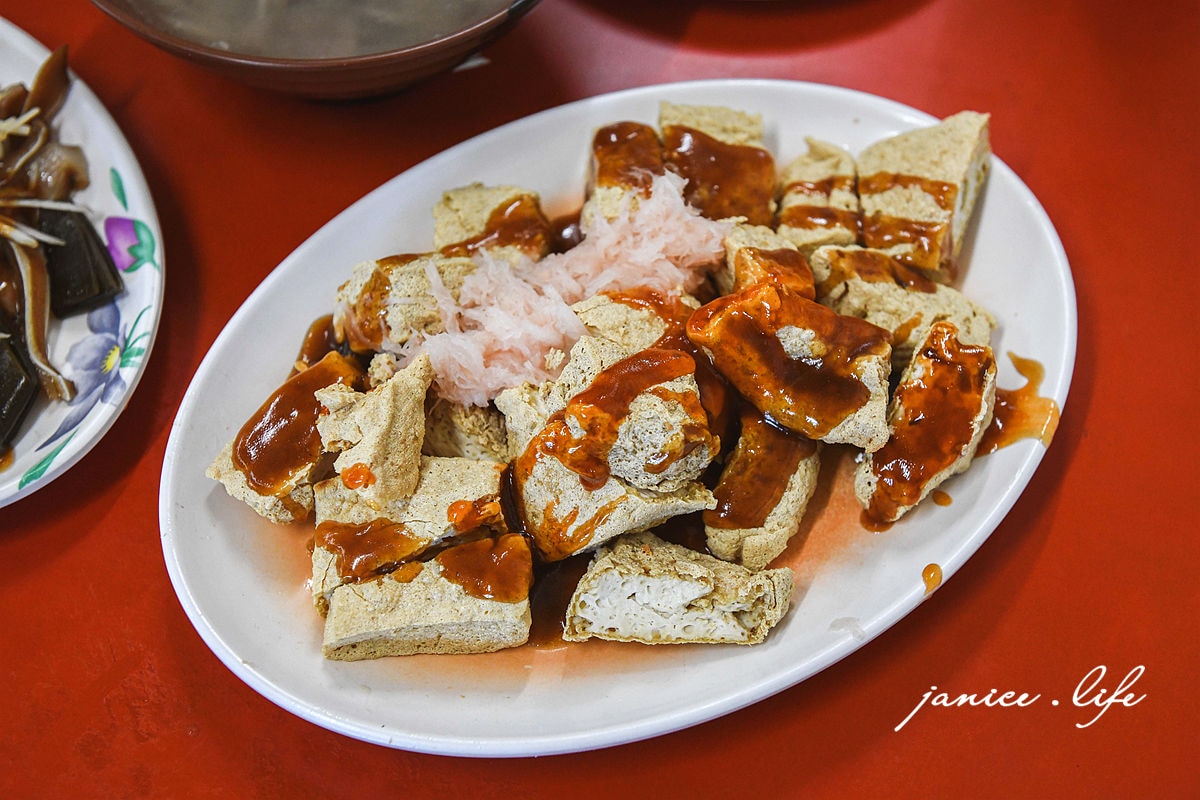 台東美食 關山臭豆腐 台東臭豆腐 關山景點 關山臭豆腐停車 關山美食 台東美食 潔妮食旅生活