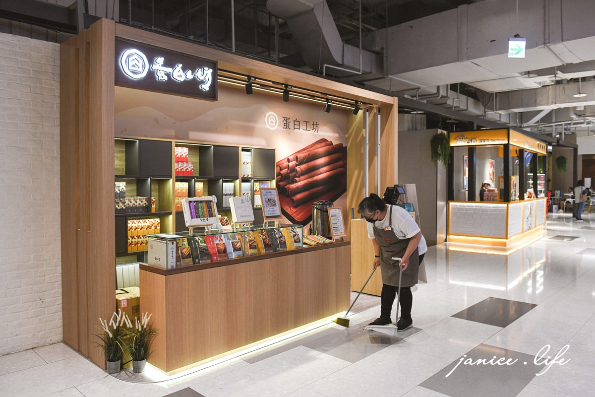 大江購物中心 桃園逛街 2024週年慶 百貨週年慶 年輕人購物首選 全年免費停車 桃園餐廳推薦 桃園打卡聖地 室內裝置藝術 桃園親子景點 中壢美食推薦 桃園聚餐 潔妮食旅生活
