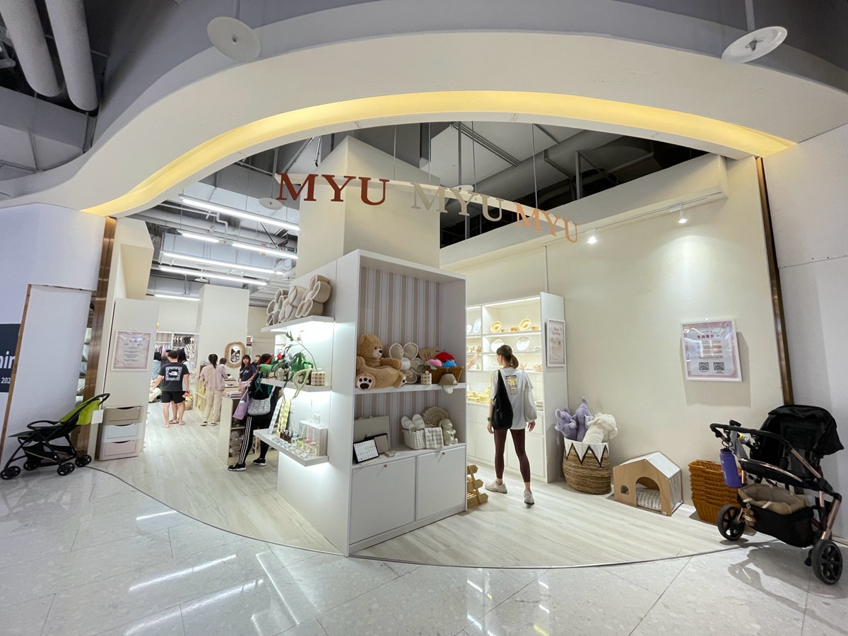 大江購物中心 桃園逛街 2024週年慶 百貨週年慶 年輕人購物首選 全年免費停車 桃園餐廳推薦 桃園打卡聖地 室內裝置藝術 桃園親子景點 中壢美食推薦 桃園聚餐 潔妮食旅生活 大江特賣會 檀島香港餐廳 檀島香港餐廳菜單