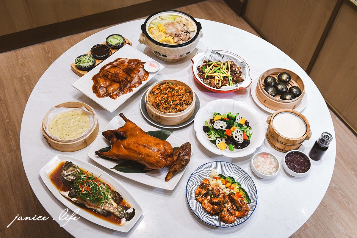 台茂美食 台茂餐廳推薦 桃園餐廳 桃園聚餐聚會餐廳推薦 漢來美食 漢來上菜 上菜片皮鴨專賣店桃園店 上菜片皮鴨專賣店菜單 上菜片皮鴨專賣店消費方式 漢來餐廳 漢來品牌 即烤櫻桃片皮鴨 潔妮食旅生活 2025桃園年菜推薦 桃園除夕圍爐 上菜片皮鴨專賣店 外帶年菜 桃園年菜外帶