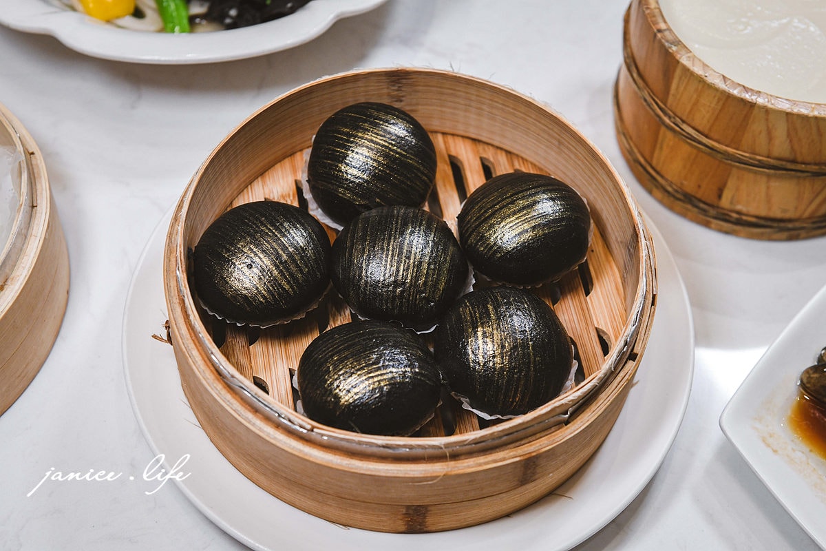 台茂美食 台茂餐廳推薦 桃園餐廳 桃園聚餐聚會餐廳推薦 漢來美食 漢來上菜 上菜片皮鴨專賣店桃園店 上菜片皮鴨專賣店菜單 上菜片皮鴨專賣店消費方式 漢來餐廳 漢來品牌 即烤櫻桃片皮鴨 潔妮食旅生活 2025桃園年菜推薦 桃園除夕圍爐 上菜片皮鴨專賣店 外帶年菜 桃園年菜外帶