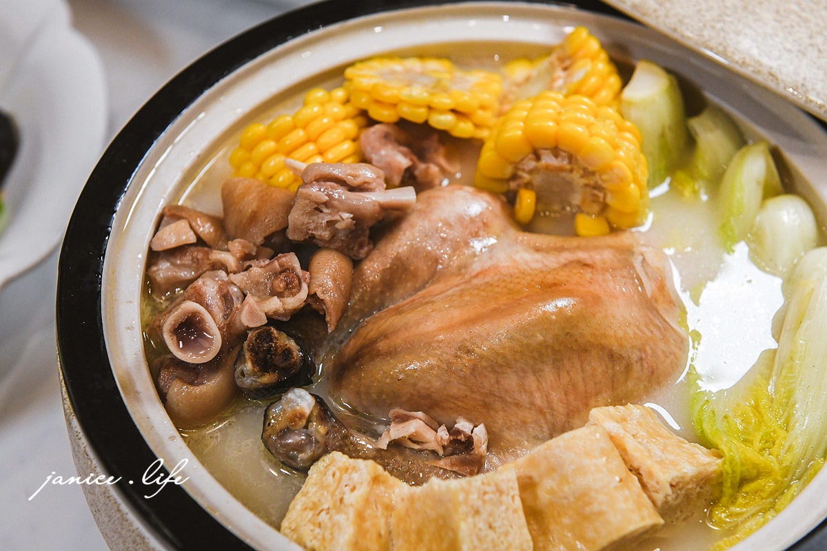 台茂美食 台茂餐廳推薦 桃園餐廳 桃園聚餐聚會餐廳推薦 漢來美食 漢來上菜 上菜片皮鴨專賣店桃園店 上菜片皮鴨專賣店菜單 上菜片皮鴨專賣店消費方式 漢來餐廳 漢來品牌 即烤櫻桃片皮鴨 潔妮食旅生活 2025桃園年菜推薦 桃園除夕圍爐 上菜片皮鴨專賣店 外帶年菜 桃園年菜外帶