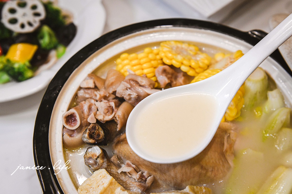台茂美食 台茂餐廳推薦 桃園餐廳 桃園聚餐聚會餐廳推薦 漢來美食 漢來上菜 上菜片皮鴨專賣店桃園店 上菜片皮鴨專賣店菜單 上菜片皮鴨專賣店消費方式 漢來餐廳 漢來品牌 即烤櫻桃片皮鴨 潔妮食旅生活 2025桃園年菜推薦 桃園除夕圍爐 上菜片皮鴨專賣店 外帶年菜 桃園年菜外帶