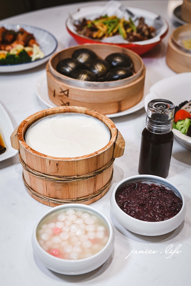 台茂美食 台茂餐廳推薦 桃園餐廳 桃園聚餐聚會餐廳推薦 漢來美食 漢來上菜 上菜片皮鴨專賣店桃園店 上菜片皮鴨專賣店菜單 上菜片皮鴨專賣店消費方式 漢來餐廳 漢來品牌 即烤櫻桃片皮鴨 潔妮食旅生活 2025桃園年菜推薦 桃園除夕圍爐 上菜片皮鴨專賣店 外帶年菜 桃園年菜外帶