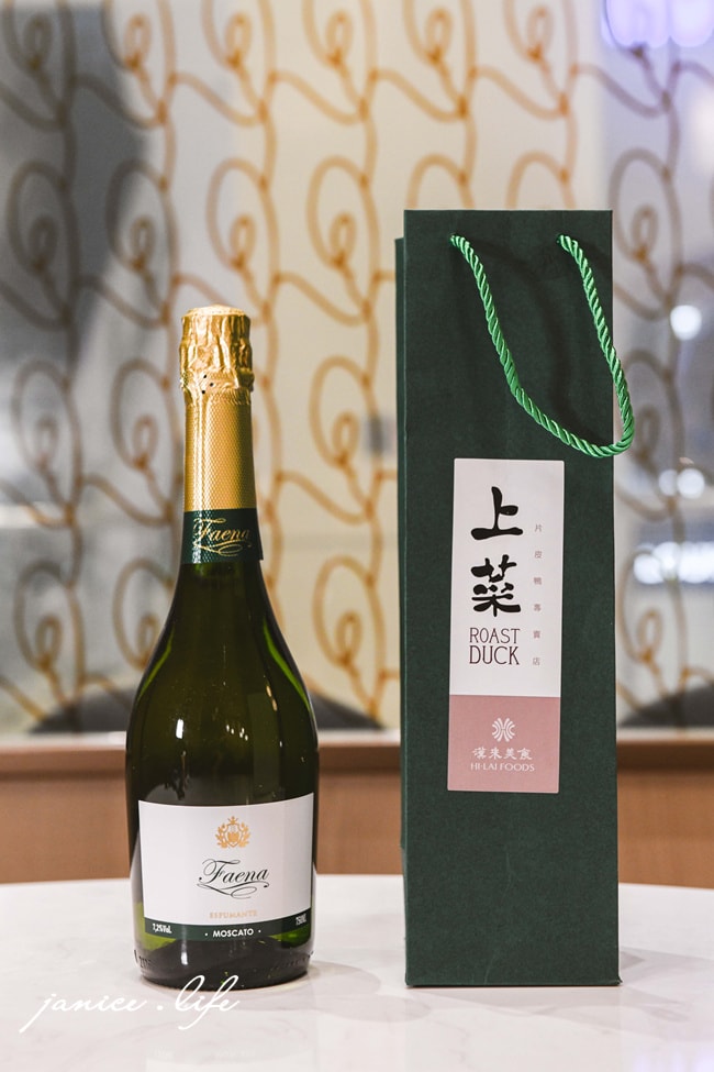 台茂美食 台茂餐廳推薦 桃園餐廳 桃園聚餐聚會餐廳推薦 漢來美食 漢來上菜 上菜片皮鴨專賣店桃園店 上菜片皮鴨專賣店菜單 上菜片皮鴨專賣店消費方式 漢來餐廳 漢來品牌 即烤櫻桃片皮鴨 潔妮食旅生活 2025桃園年菜推薦 桃園除夕圍爐 上菜片皮鴨專賣店 外帶年菜 桃園年菜外帶