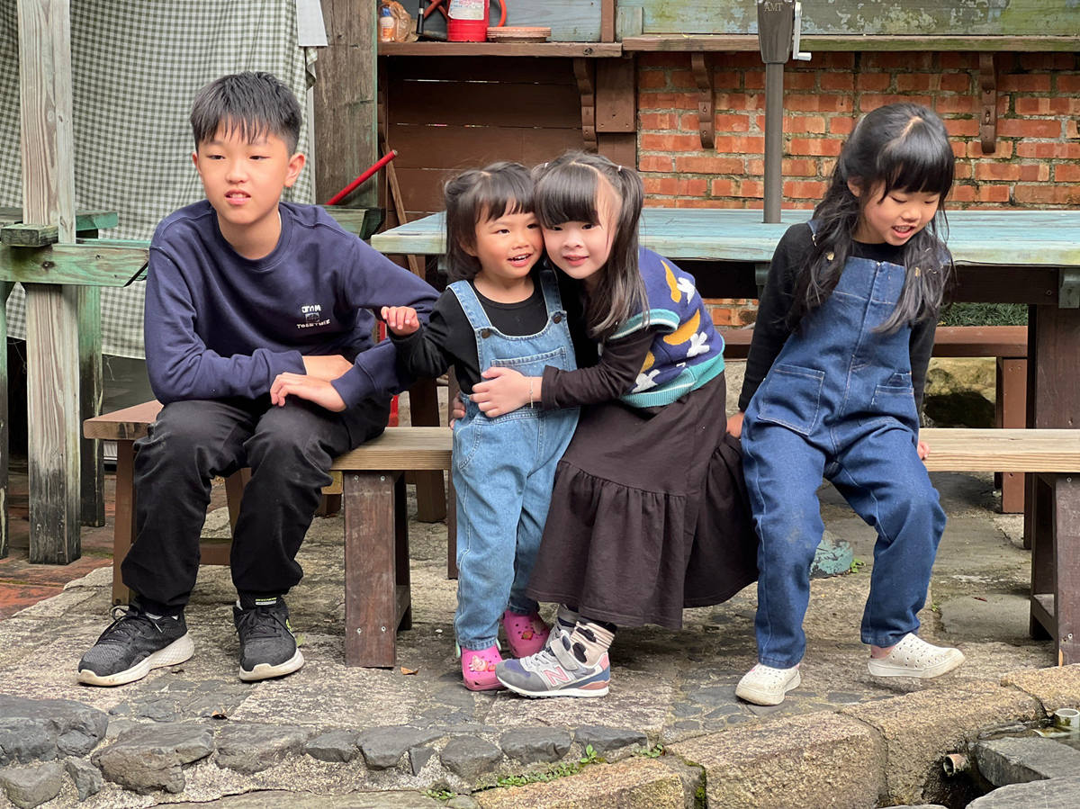 新竹美食 竹東美食 爐哥烤披薩 許興爐園藝工房 爐哥烤披薩菜單 手工麵包 潔妮食旅生活 橋彩繪客家村 窯烤披薩