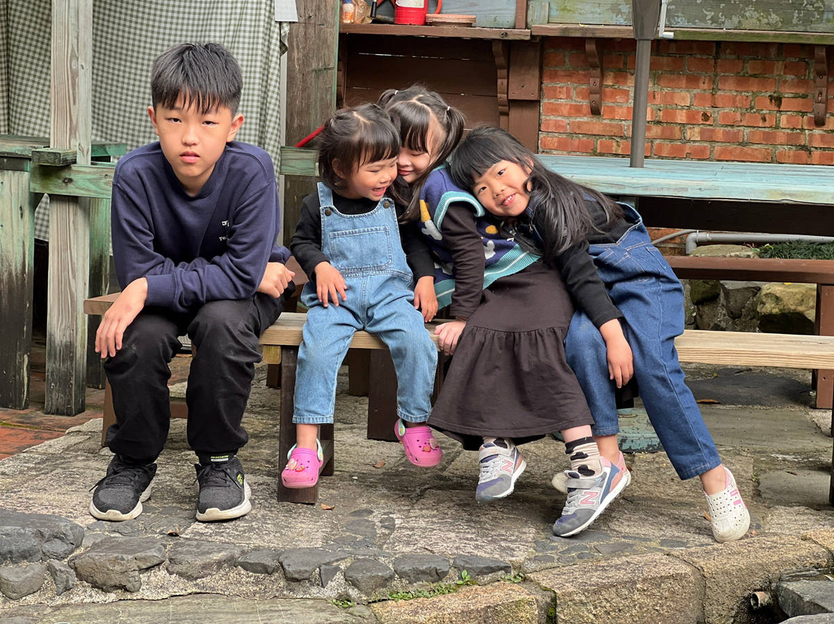 新竹美食 竹東美食 爐哥烤披薩 許興爐園藝工房 爐哥烤披薩菜單 手工麵包 潔妮食旅生活 橋彩繪客家村 窯烤披薩