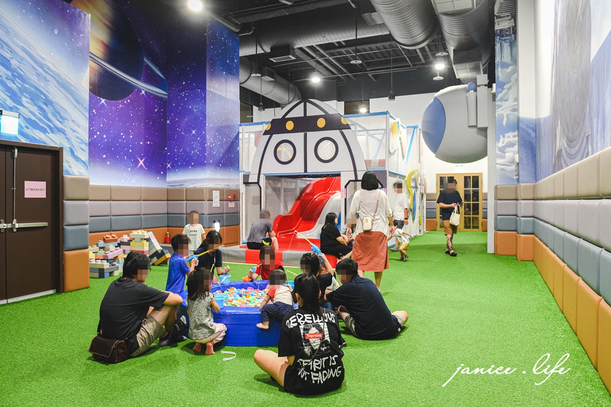 台中住宿飯店推薦 台中飯店推薦 台中親子飯店 台中鳳凰酒店 台中鳳凰酒店停車 台中鳳凰酒店早午餐 鳳凰食號 卡樂客房 台中鳳凰酒店地址 潔妮食旅生活 台中旅遊 台中行程 