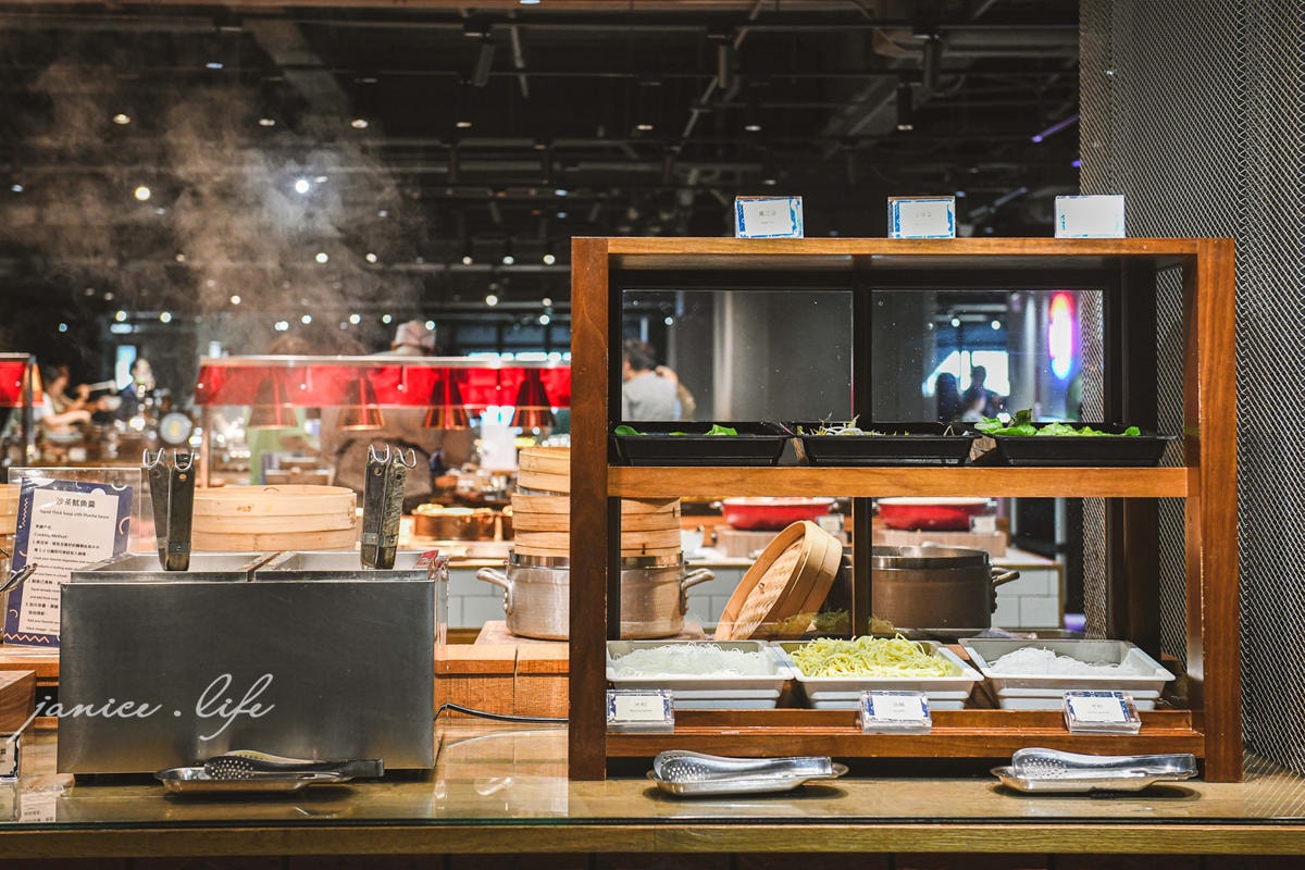 台中住宿飯店推薦 台中飯店推薦 台中親子飯店 台中鳳凰酒店 台中鳳凰酒店停車 台中鳳凰酒店早午餐 鳳凰食號 卡樂客房 台中鳳凰酒店地址 潔妮食旅生活 台中旅遊 台中行程 