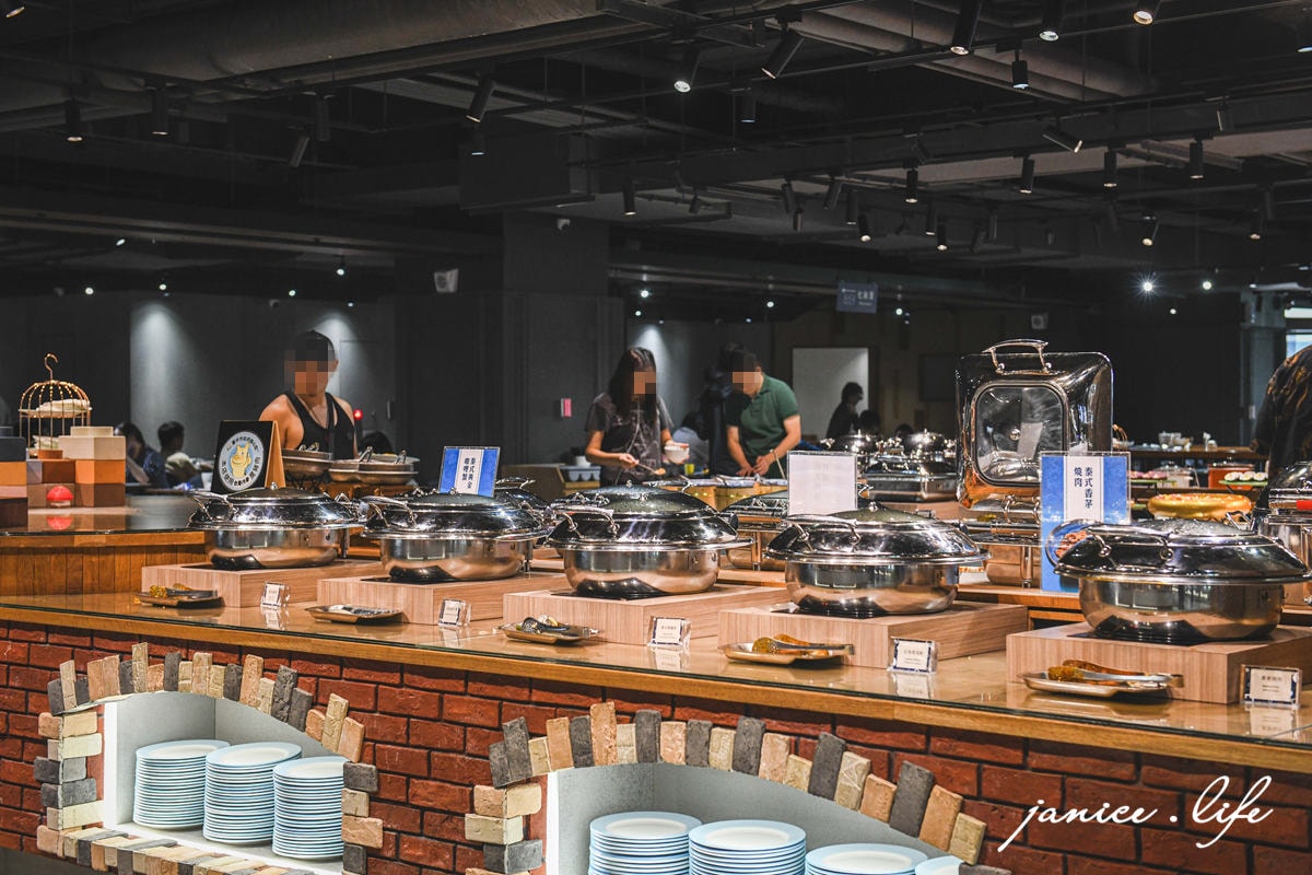 台中住宿飯店推薦 台中飯店推薦 台中親子飯店 台中鳳凰酒店 台中鳳凰酒店停車 台中鳳凰酒店早午餐 鳳凰食號 卡樂客房 台中鳳凰酒店地址 潔妮食旅生活 台中旅遊 台中行程 